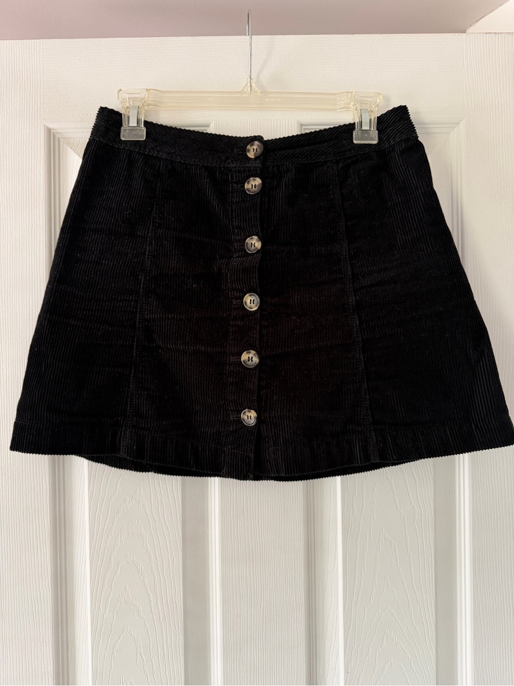 H&M Black Corduroy Front-Button Preppy Fall Women’s Mini Skirt, US size 6